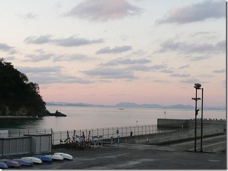 夕日と海.