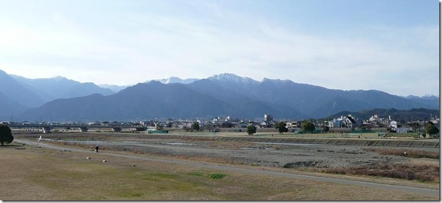 河川敷にて......