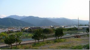 山が幾重にも折り重なる１