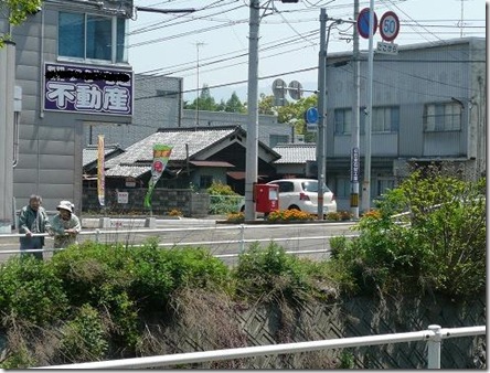 ポストまで...