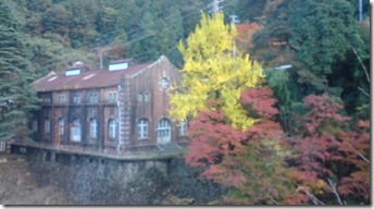 紅葉と廃墟? 紅葉と廃墟?