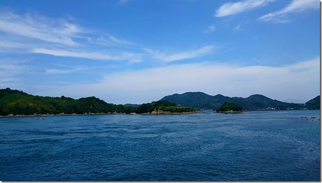 汐の流れが変わる海峡