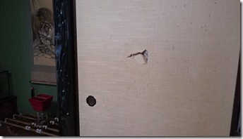 ふすまの穴